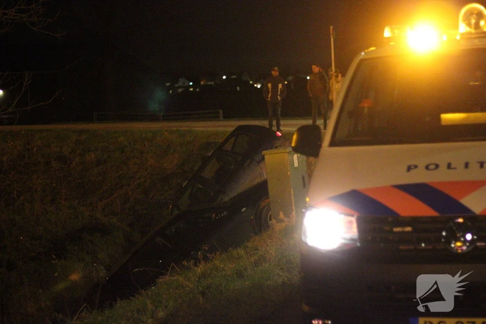Twee auto's in de sloot na ongeval