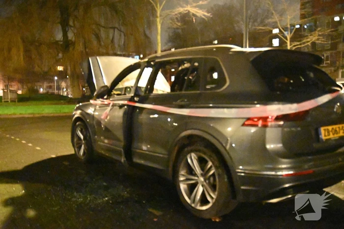 Geparkeerde auto verwoest door brand
