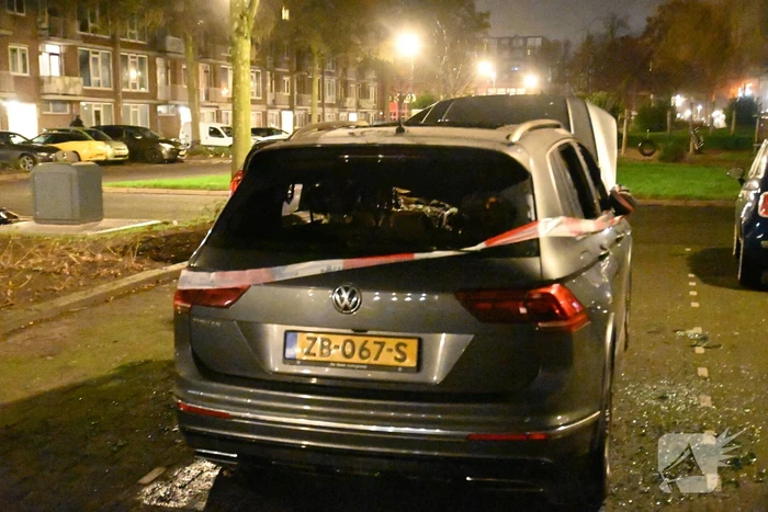 Geparkeerde auto verwoest door brand