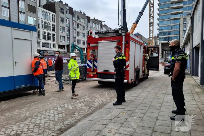 Bouwmachine valt in gat