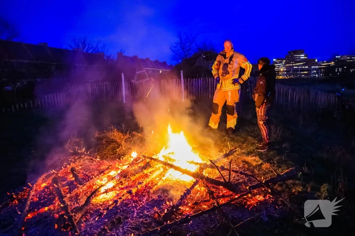 Stapel kerstbomen verwoest door brand