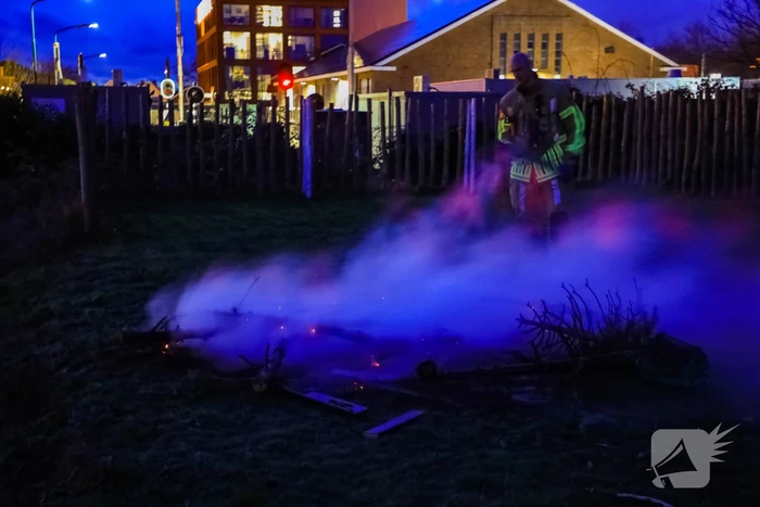 Stapel kerstbomen verwoest door brand