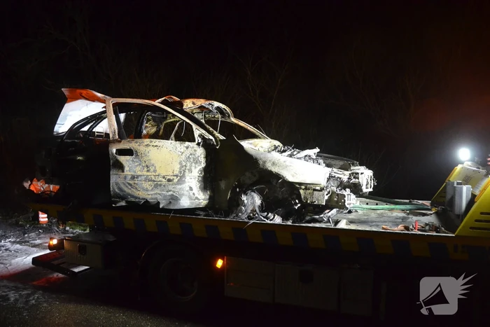 Auto volledige uitgebrand, bestuurder zwaargewond