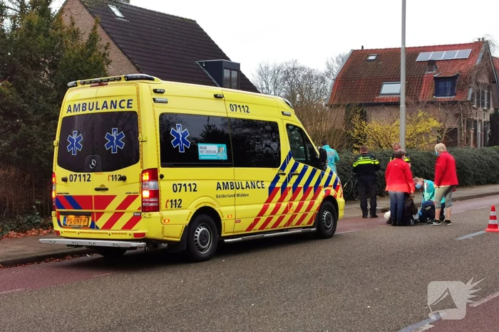 Vrouw op e-bike valt en raakt gewond