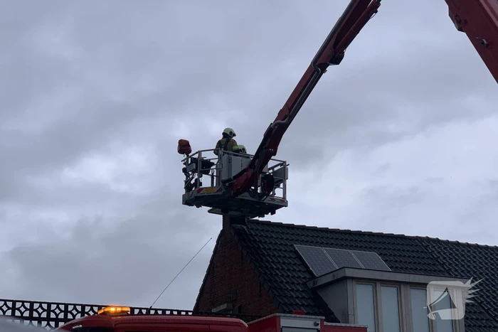 Brandweer controleert schoorsteen