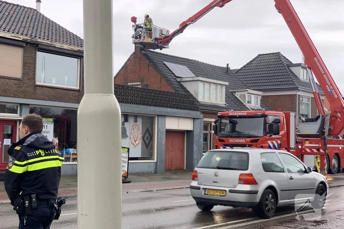 Brandweer controleert schoorsteen