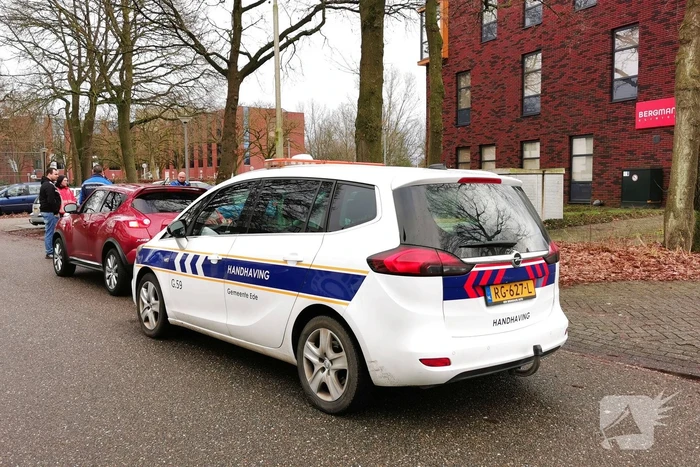 Handhavers halen gevonden lachgas tank op