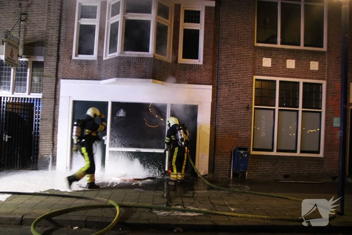 Flinke rookontwikkeling door brand in woning