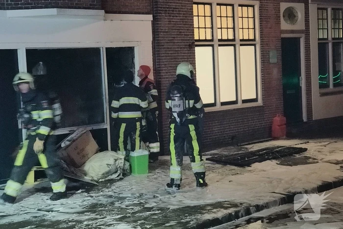Flinke rookontwikkeling door brand in woning