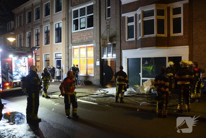 Flinke rookontwikkeling door brand in woning