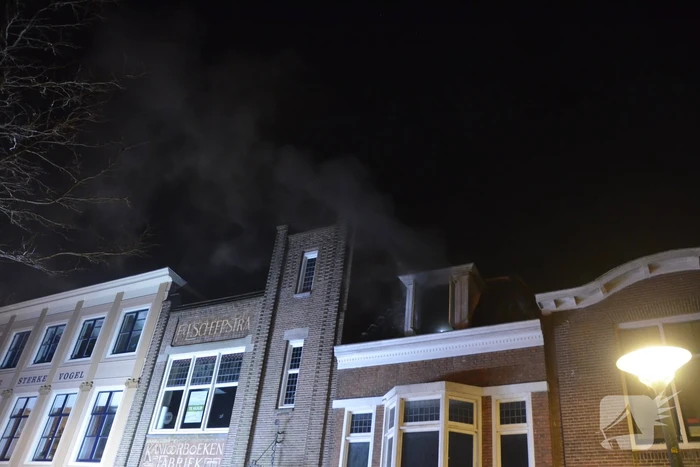 Flinke rookontwikkeling door brand in woning