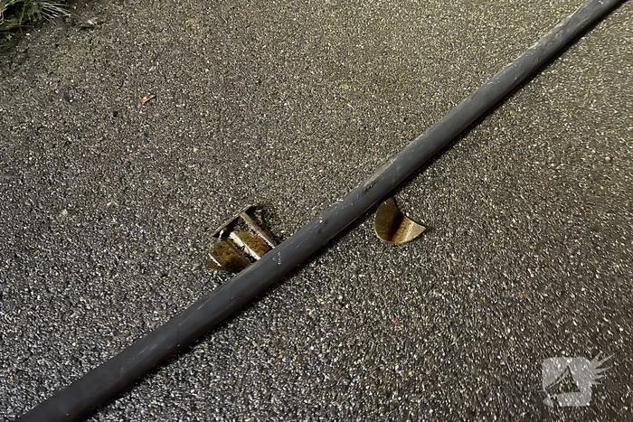 Maaltijdbezorger raakt met personenauto van de weg