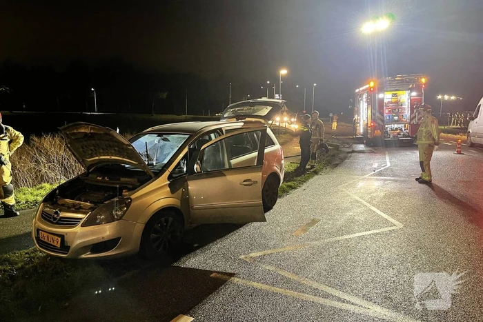 Maaltijdbezorger raakt met personenauto van de weg