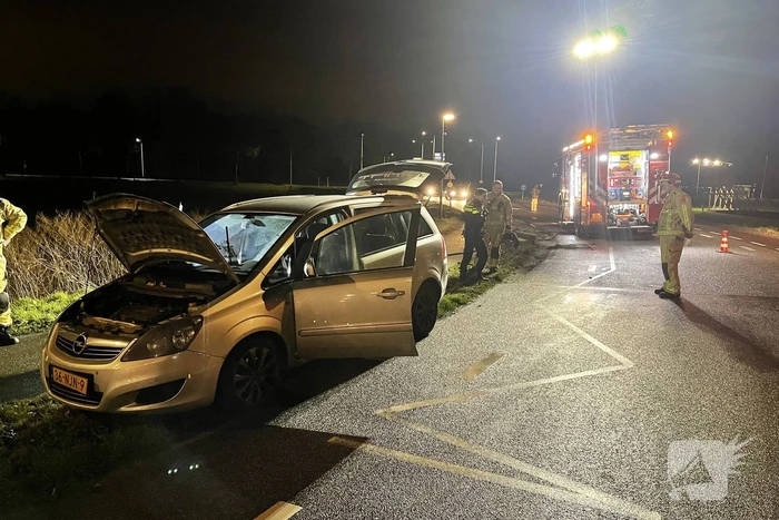 Maaltijdbezorger raakt met personenauto van de weg