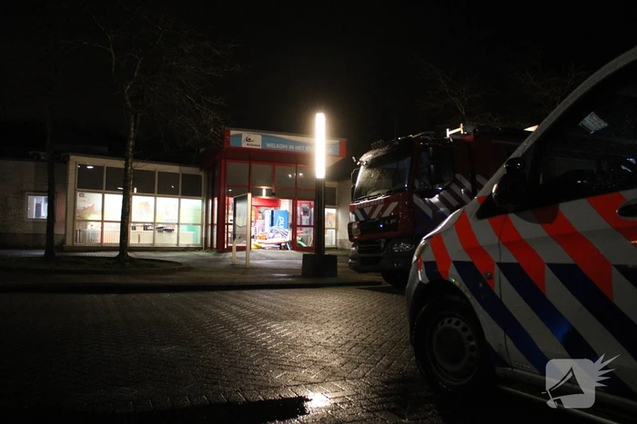 Brandweer pompt water uit kelder van zwembad Rivièrabad