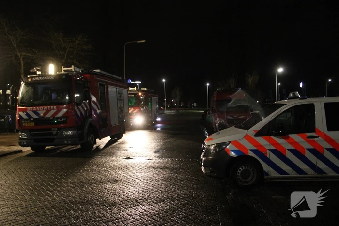 Brandweer pompt water uit kelder van zwembad Rivièrabad