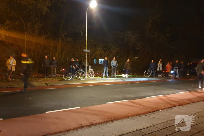 Brandweer blust brand in woning