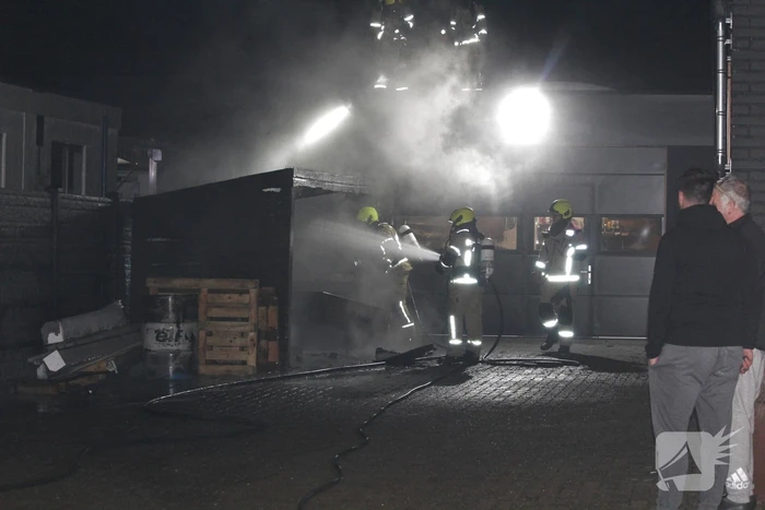 Houten overkapping in brand
