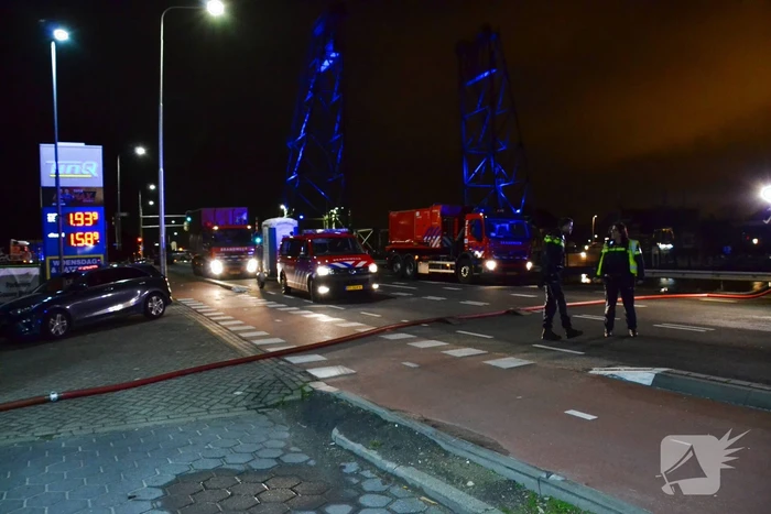 Weg afgesloten vanwege grote brand