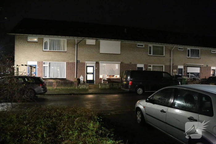 Politie valt panden binnen