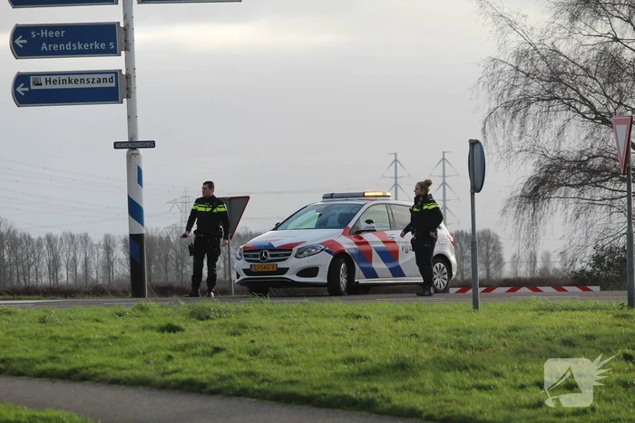 Auto komt tot stilstand in middenberm