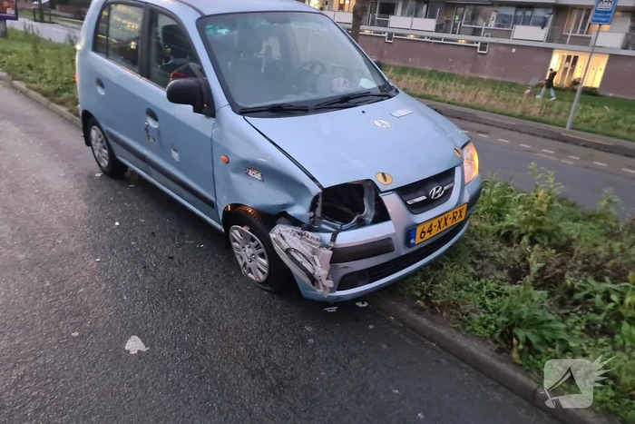 Twee auto's lopen flinke schade op bij ongeval