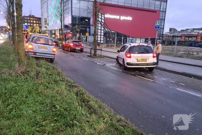 Twee auto's lopen flinke schade op bij ongeval