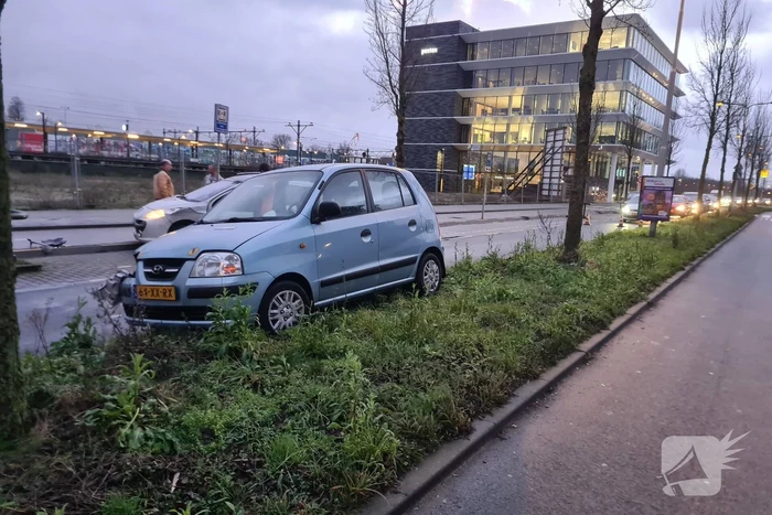 Twee auto's lopen flinke schade op bij ongeval