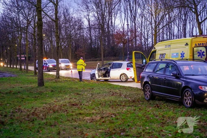 Schade na botsing tussen twee voertuigen
