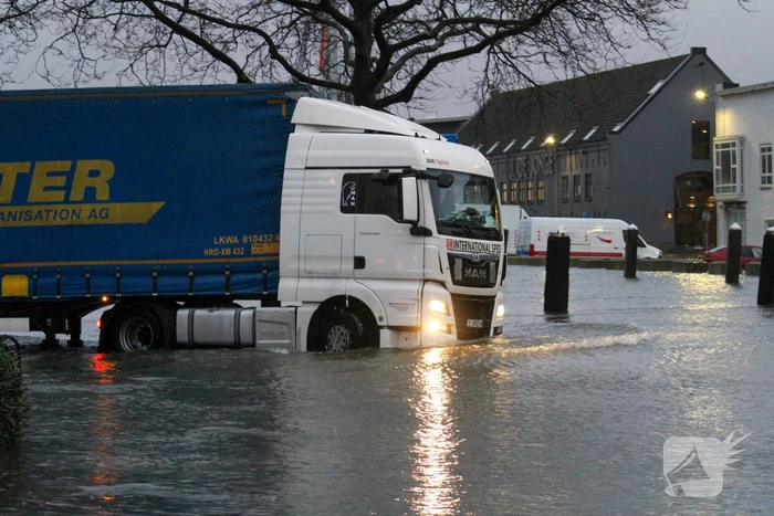Straten onder water door springtij