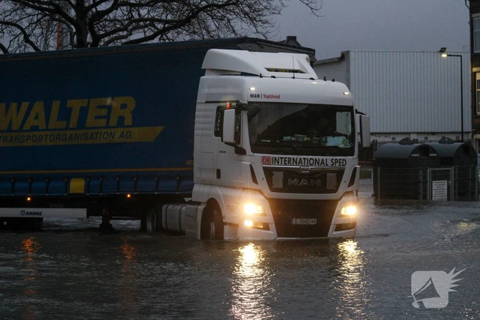 Straten onder water door springtij