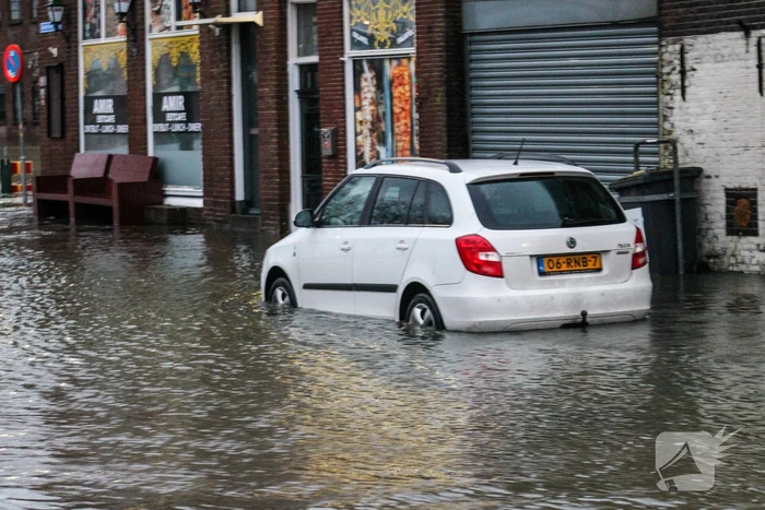Straten onder water door springtij