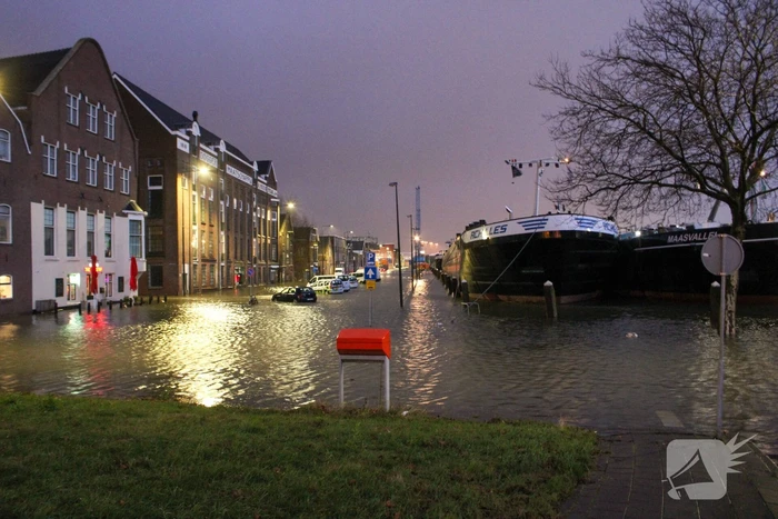 Straten onder water door springtij