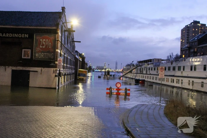 Straten onder water door springtij