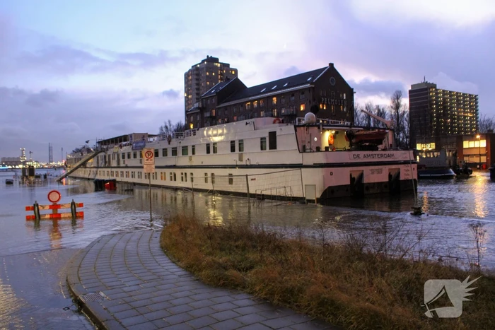 Straten onder water door springtij