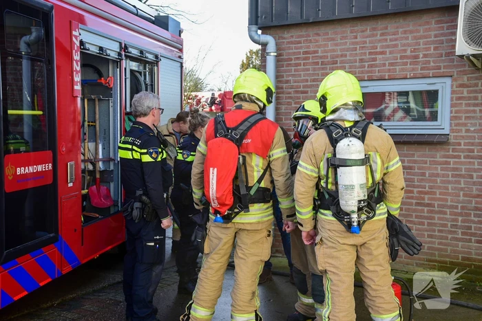 Kortsluiting in oude koelkast van bedrijf