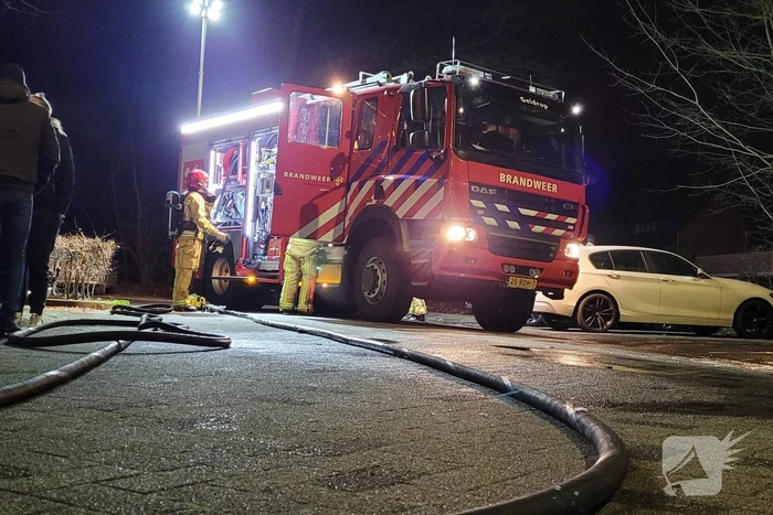 Geparkeerde auto uitgebrand