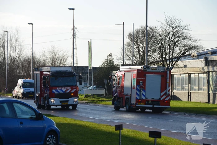 Straat afgezet na gaslekkage in bedrijfspand