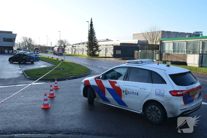 Straat afgezet na gaslekkage in bedrijfspand