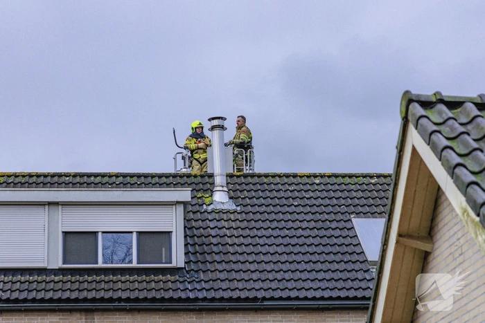 Schoorsteenbrand trekt veel bekijks van omwonenden