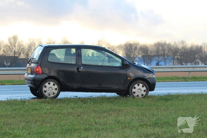 Auto belandt in sloot na ongeval op snelweg