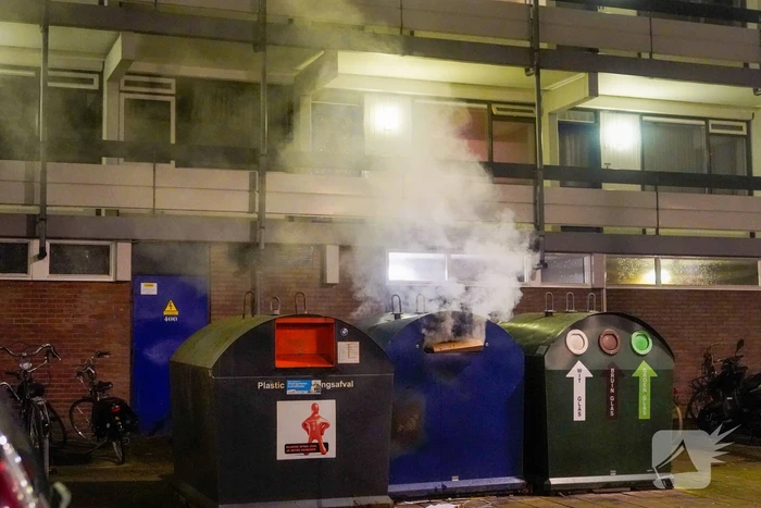 Veel rookontwikkeling door brandende container