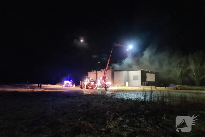 Veel rookontwikkeling bij brand in voormalige discotheek