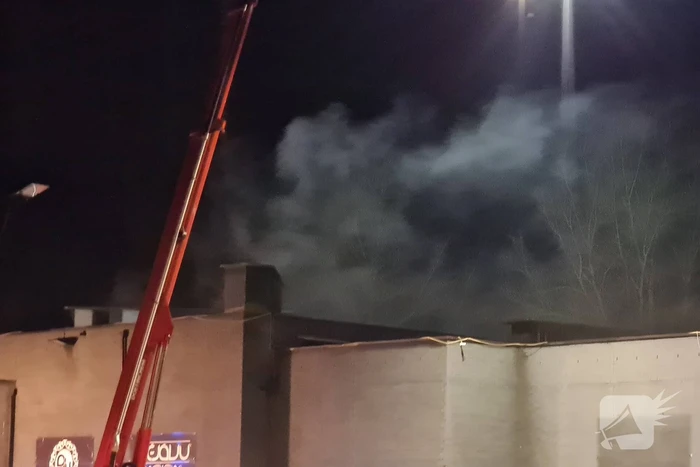 Veel rookontwikkeling bij brand in voormalige discotheek