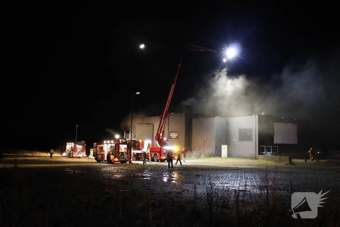 Veel rookontwikkeling bij brand in voormalige discotheek