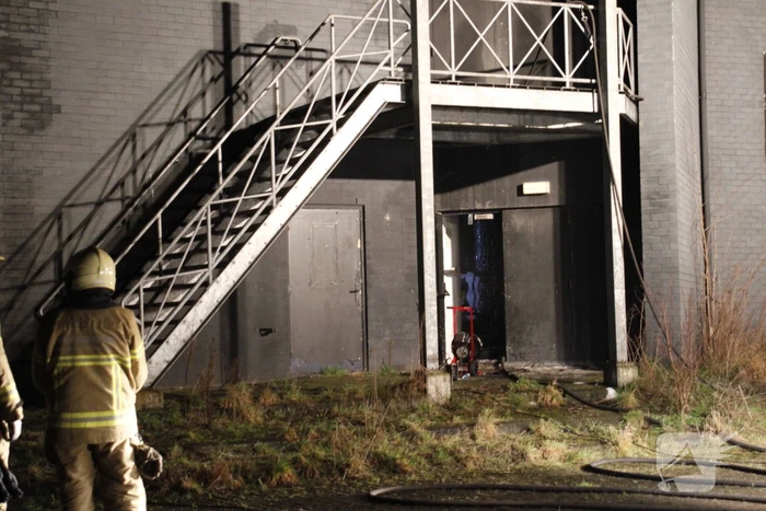 Veel rookontwikkeling bij brand in voormalige discotheek