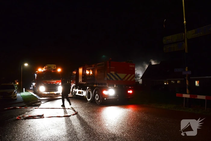 Veel rook bij uitslaande brand in loods