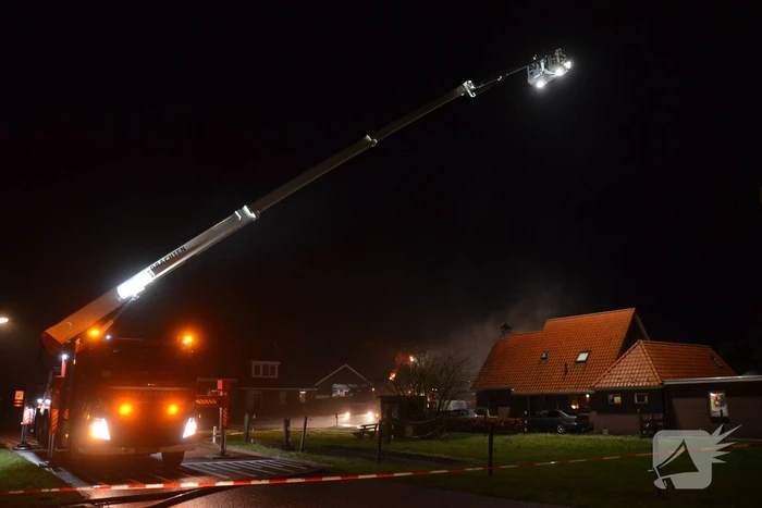Veel rook bij uitslaande brand in loods