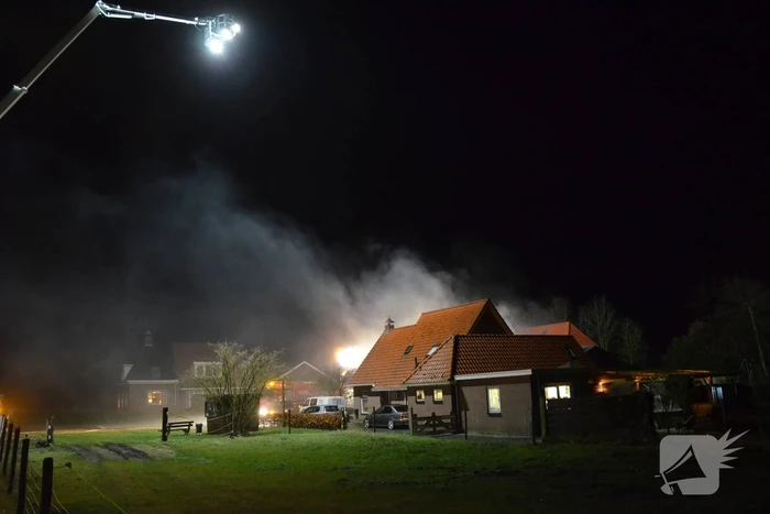 Veel rook bij uitslaande brand in loods