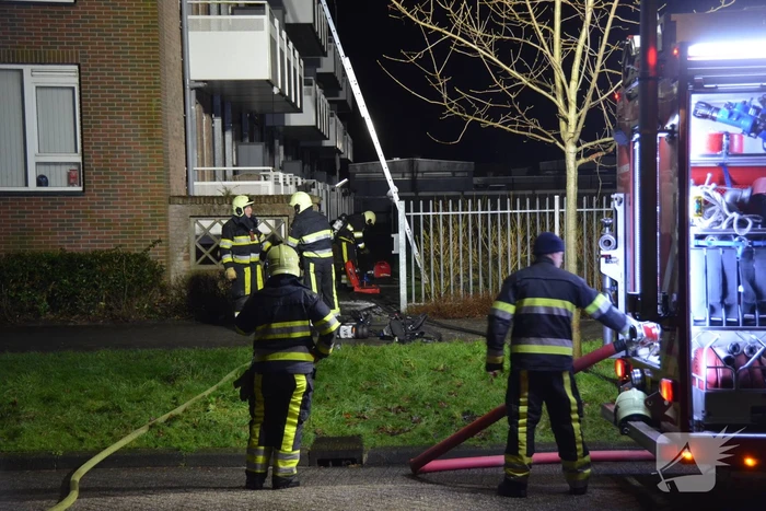 Grote brand in kelder van flatgebouw